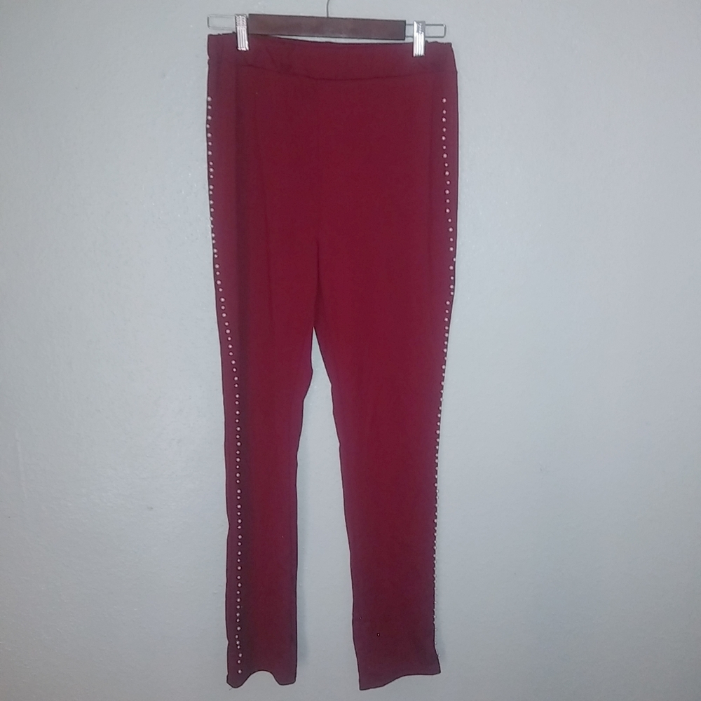 Beautiful M Queen Gold Pearls Adorned Maroon Lounge Outfit 2 Piece Set - Picture 5 of 9